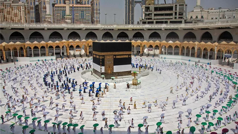 السعودية تقرر إعادة إجراءات التباعد الجسدي للمصلين في الحرمين الشريفين