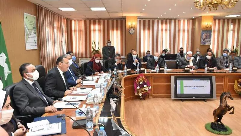محافظ الشرقية يُوجه رئيس السكك الحديدية بعدم الموافقة على إقامة أكشاك أو محال تجارية على حرمها