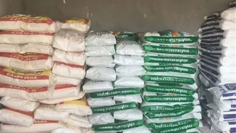 ضبط 60 طن أعلاف وملح فاسد في بورسعيد