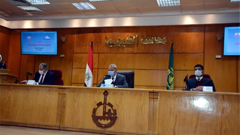 لمناقشة محاور القضية السكانية.. محافظ القليوبية يجتمع بالمجلس الإقليمي