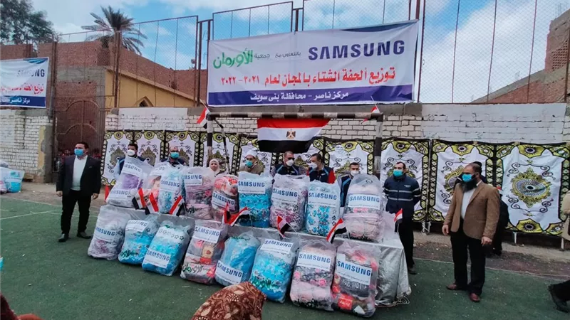 توزيع ألحفة وبطاطين بالمجان على المستحقين ببني سويف 