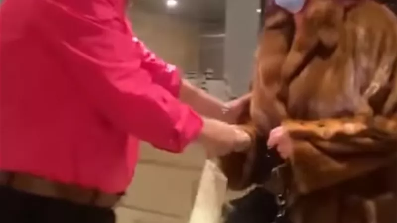 نبيلة عبيد فى عيد ميلاد أشرف زكي: ما بنزلش من بيتي إلا للضرورة بسبب كورونا