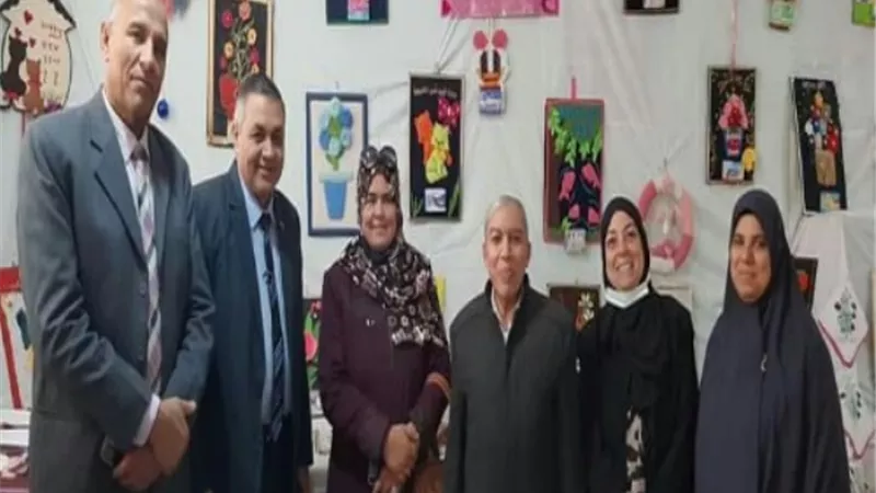مدير تعليم غرب شبرا الخيمة يفتتح معرض نتائج العام الميلادي الجديد.. صور