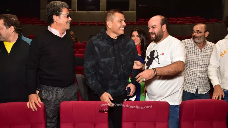 عمرو دياب يدعم أيمن بهجت قمر في أول إنتاج لمسرحية 