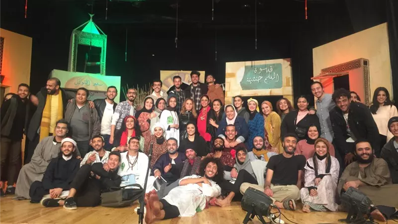 فريق تمثيل آداب عين شمس يشارك في مهرجان الاكتفاء الذاتي بمسرحية 