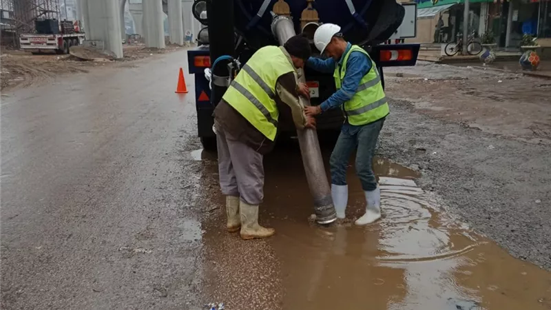 فرق متابعة ميدانية ورفع درجة الاستعداد القصوى لمواجهة مياه الامطار فى سوهاج