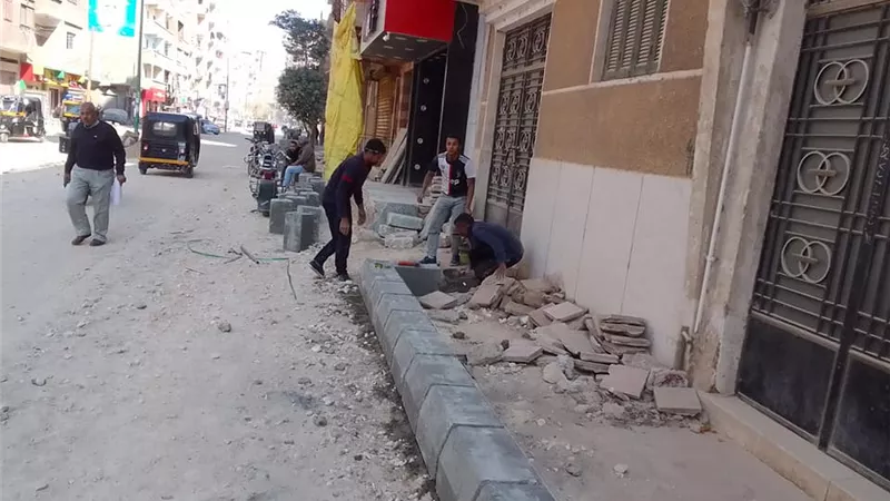 محافظ أسيوط: تربة زلطية وتركيب بلدورات جديدة بشارع العشرين بمدينة منفلوط تمهيداً لرصفه