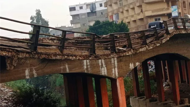 انهيار جزئى لكوبري كفرالزيات على نهر النيل ومصرف تلا