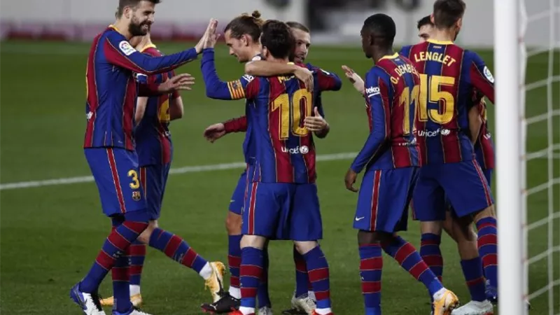 عملاق الدوري الانجليزي يستهدف مدافع البلوجرانا في انتقالات يناير