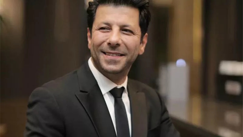 إياد نصار : كنت مخرج فاشل واتكحرت في الشوارع عشان أبقى مصري