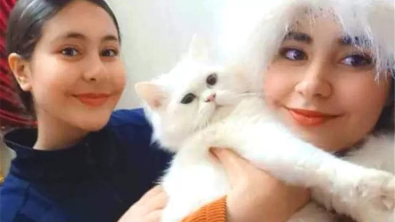 الدكتورة عبير مهدى تحتفل بعيد ميلاد نجلتهم.. بالصور