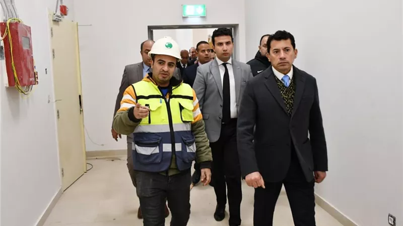 وزير الشباب يعقد أول اجتماع فى مقر الوزارة بالعاصمة الإدارية الجديدة