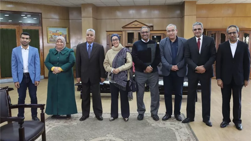 رئيس جامعة جنوب الوادى يستقبل وفد وزارة الاتصالات وتكنولوجيا المعلومات