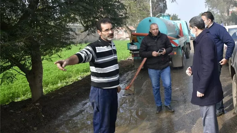 محافظ الغربية يتابع رفع آثار مياه الأمطار بالقرى والمدن