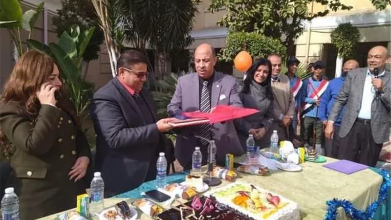 تكريم مدير عام التعليم الفنى بالقاهرة بإدارة مصر القديمة التعليمية