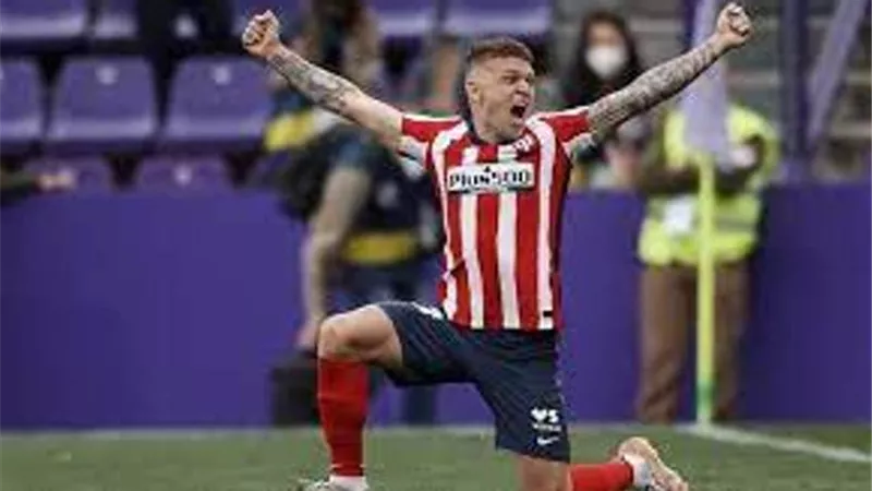 نيوكاسل يقدم عرضا لضم ظهير ايمن اتليتكو مدريد