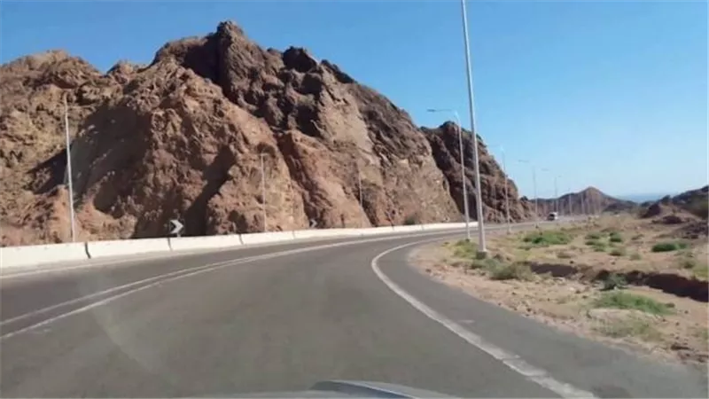 اعادة فتح الطريق الدولى 