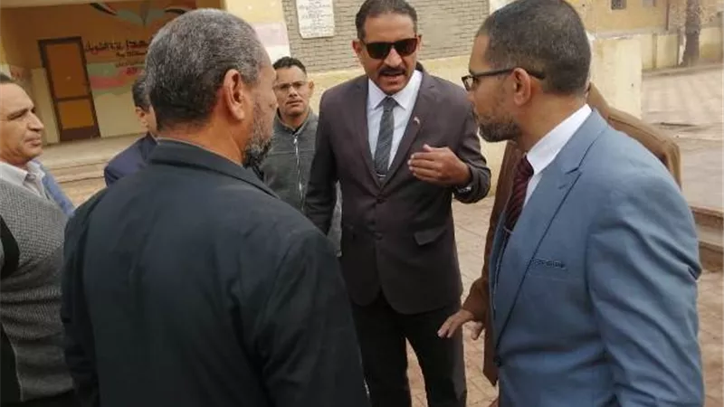 أشرف سلومه فى أول يوم عمل يتفقد مدارس البدرشين والحوامدية فى الجيزة.. بالصور