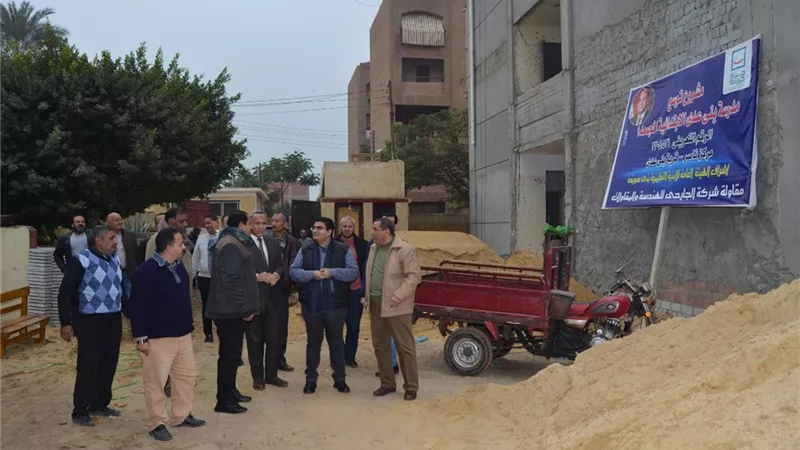 نائب محافظ بنى سويف في قرية بنى عدى لمتابعة مشروعات حياة كريمة