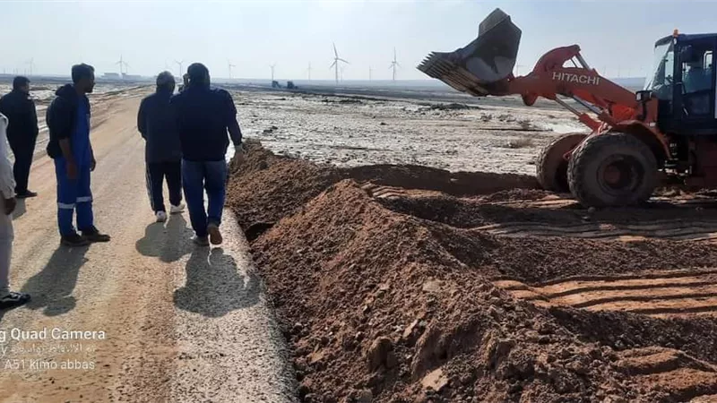 ازالة اثار الامطار واعادة فتح طريق غارب / الغردقه