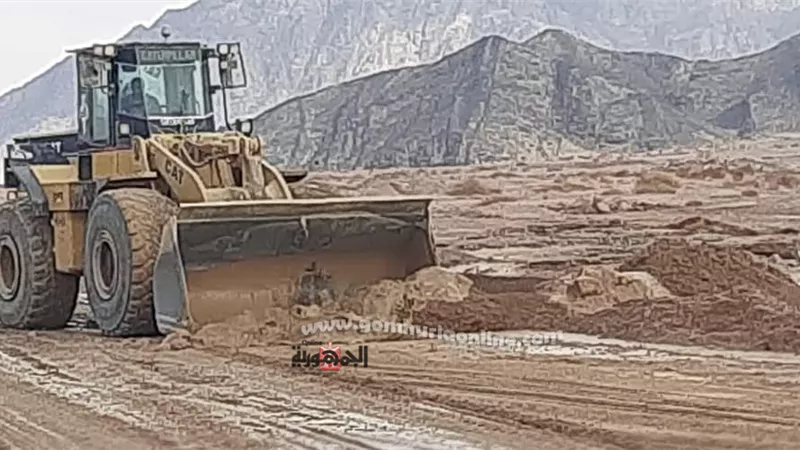 رئيس غارب : دفع معدات لتطهير طريق غارب _ الشيخ فضل وازالة الروبة والطمى