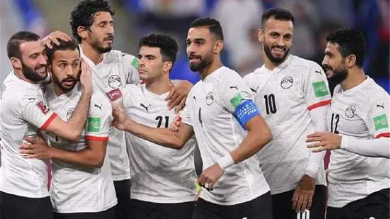 اعلامى يكشف سر غرامة الـ 100 الف جنيه على لاعبى المنتخب