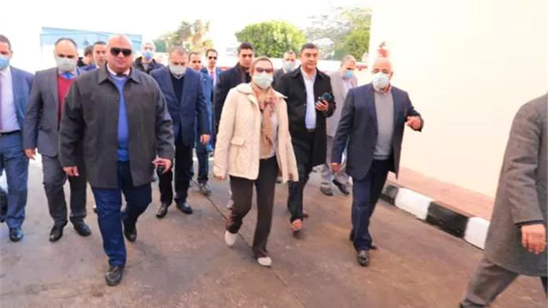 وزيرة البيئة تتابع خطط الإصحاح البيئي للمصانع بمدينة ٦ أكتوبر