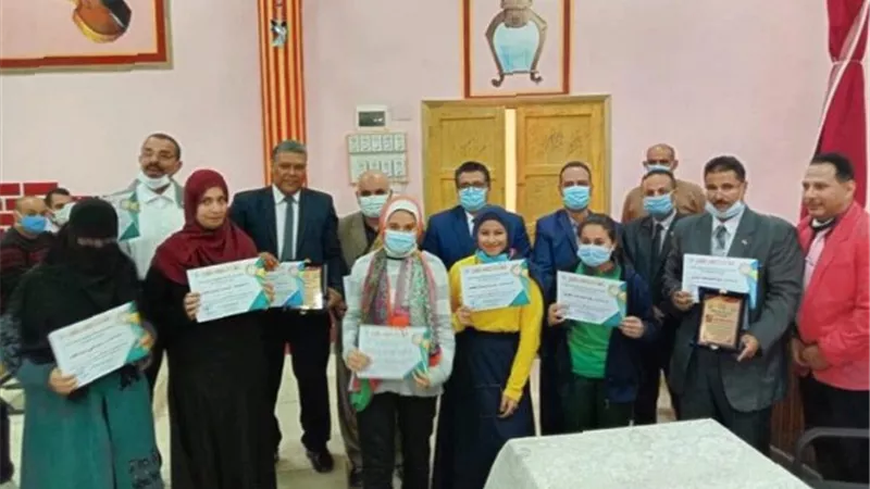 مدير تعليم جنوب سيناء يكرم الفائزين في مسابقات التربية البيئية والسكانية والصحية