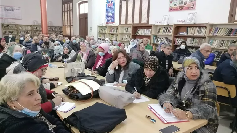 مدير تعليم الجيزة يجتمع برؤساء كنترولات الإعدادية والموجهين استعدادا لنصف العام..صور