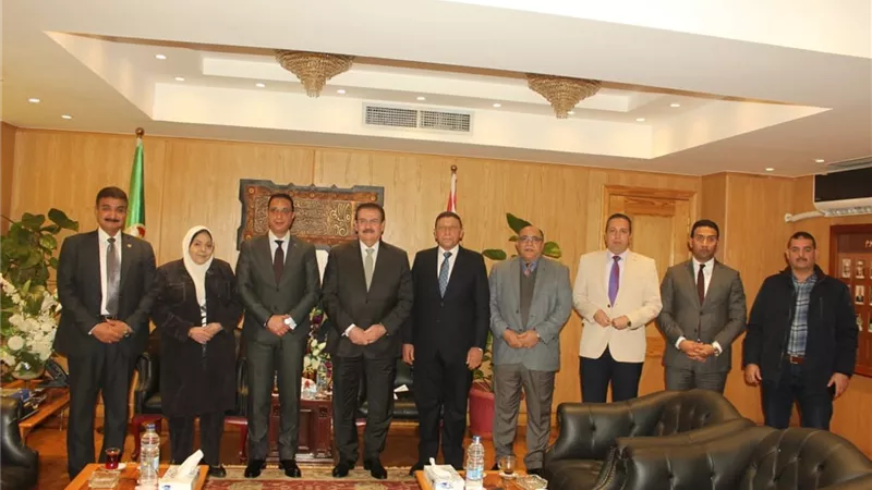 نقيب المهندسين ومحافظ الفيوم يضعان حجر الاساس لنادي النقابة بمدينة الفيوم الجديدة.. صور