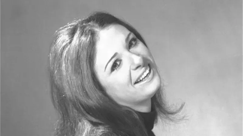 3 زيجات علنى وواحدة سرى.. رجال فى حياة الفنانة نيللى