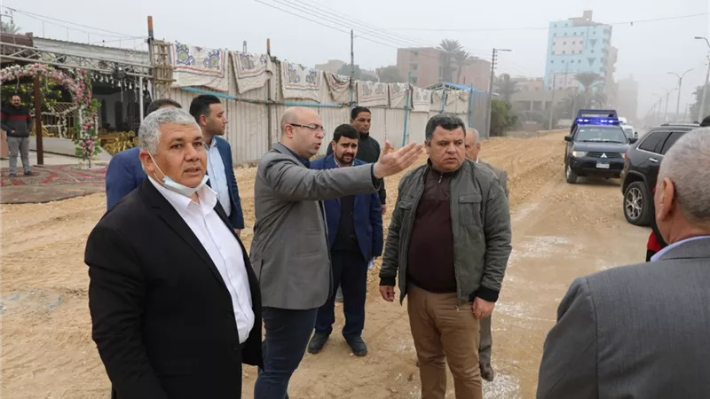 محافظ بني سويف يتابع الموقف التنفيذي لخطة رصف الشوارع