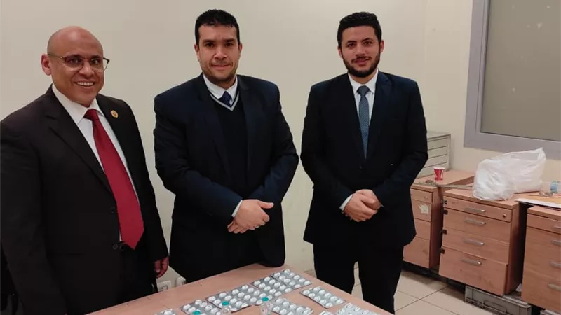 إحباط محاولتي تهريب مستحضرات تجميل وامبولات وشرائط دوائية باهظة الثمن مع راكبين بالمطار
