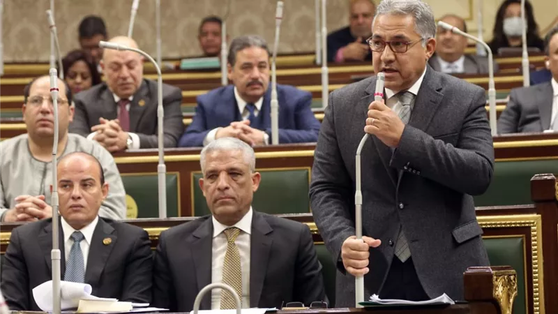 كسبت جولة يا سيادة النائب .. جبالي يمازح هاني اباظة بعد موافقة النواب على مقترحه