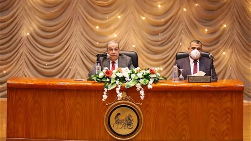 وزير الإنتاج الحربي يكرم عدداً من الشركات التي حققت إنجازات فنية وإدارية ومالية عام (2020/2021)