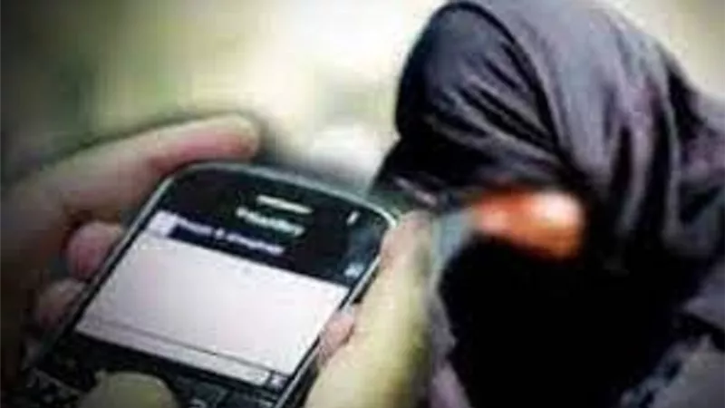 استشاري نفسي : بعض الفتيات يرضخن للابتزاز ويستسلمن له