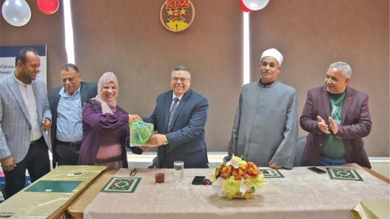 شركة المياه بالأقصر تحتفل مع الأوقاف والتضامن بالعام الميلادى الجديد