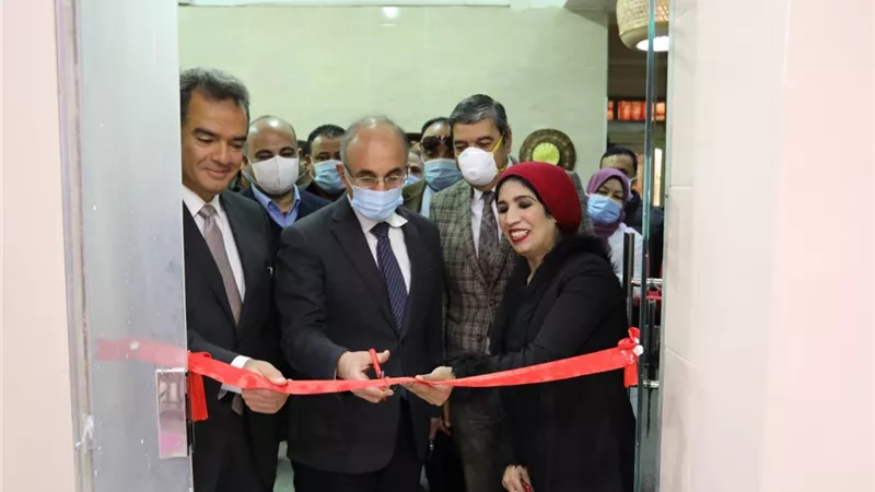 رئيس جامعة الزقازيق يفتتح الفصل التعليمي ومنظومة الشيف الصغير بمخبز مستشفي الأطفال الجامعي