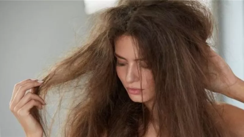 أسباب جفاف الشعر.. اخصائية تجميل توضح