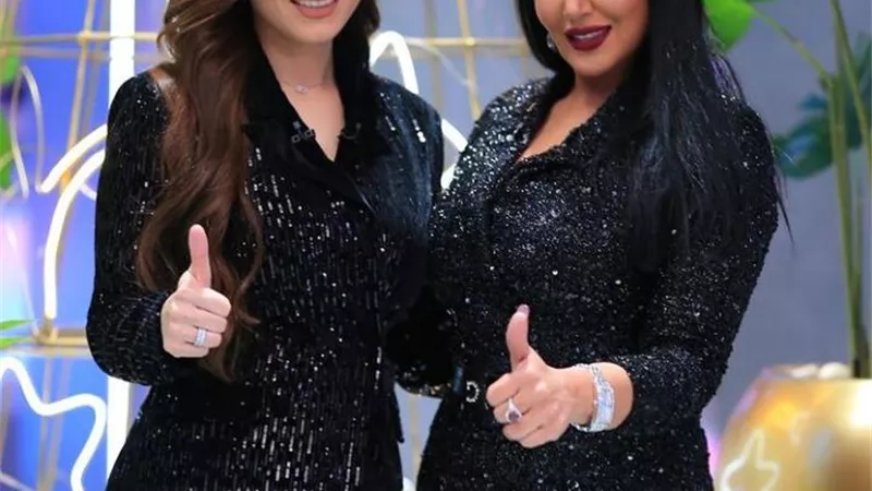 ياسمين عز تتألق من كواليس برنامجها 