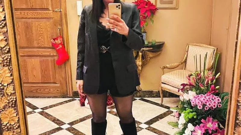 شاهد ..لقاء الخميسى تلفت الأنظار بإطلالة مميزة