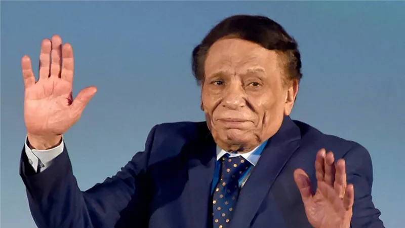 شقيق الفنان عادل إمام :الزعيم صحته زي الفل ويستمتع بالجلوس بصحبة أحفاده