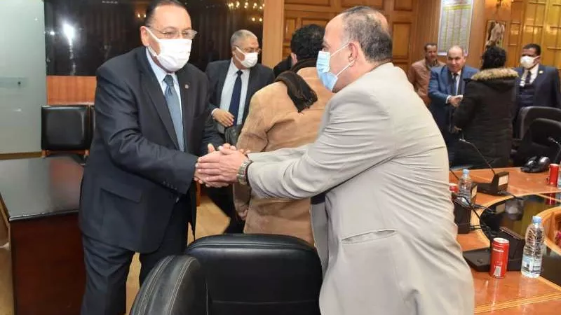 محافظ الشرقية يُهنئ العاملين المسيحيين بالديوان العام بعيد الميلاد المجيد