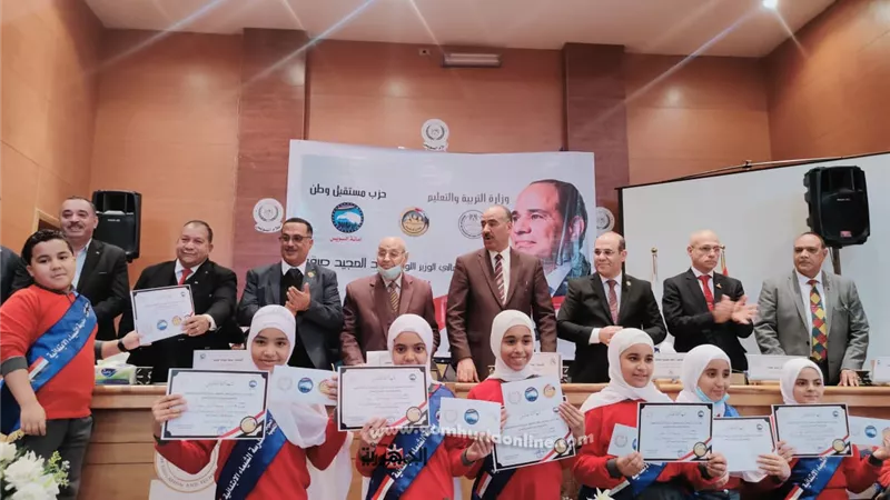 مستقبل وطن بالسويس يكرم الفائزين بمسابقة أوائل الطلاب