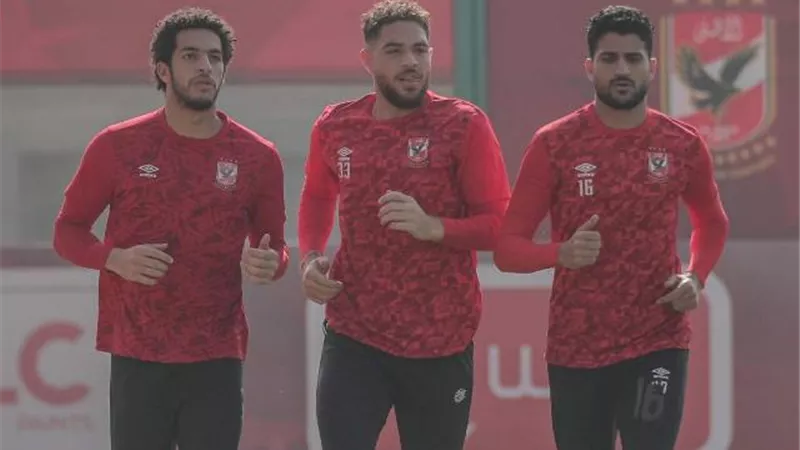 تدريبات بدنية مكثفة للاعبي الأهلي في المران الصباحي