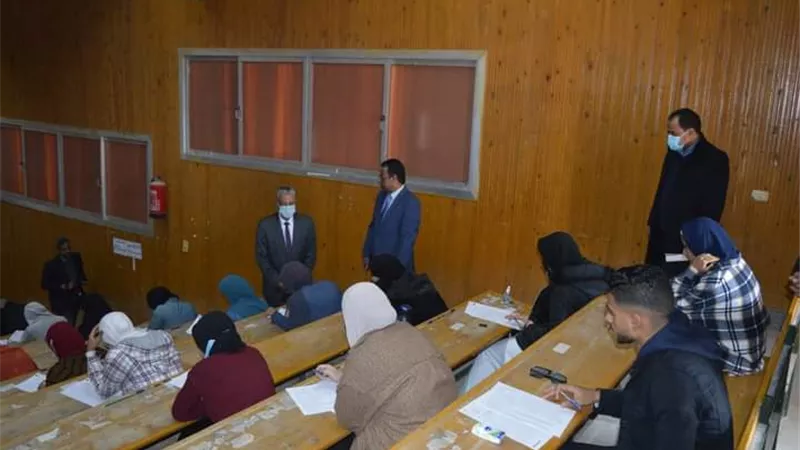 بدء امتحانات الفصل الدراسى الأول بكلية الحقوق بقنا