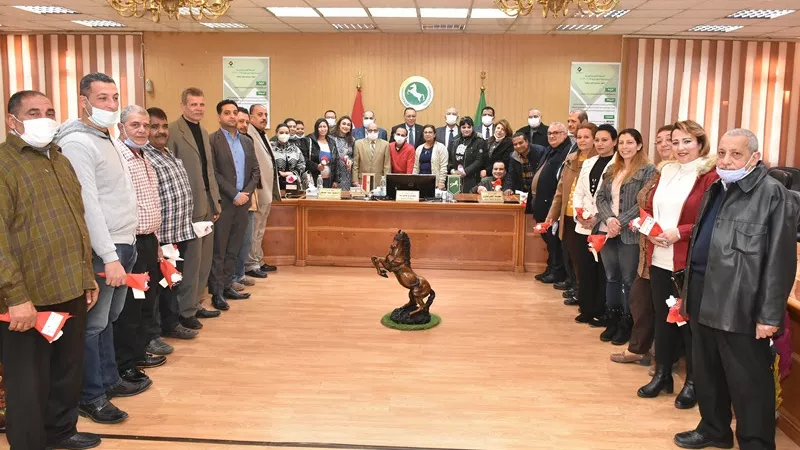 محافظ الشرقية يهنئ الاخوة الاقباط العاملين بالجهاز التنفيذى بعيد الميلاد المجيد
