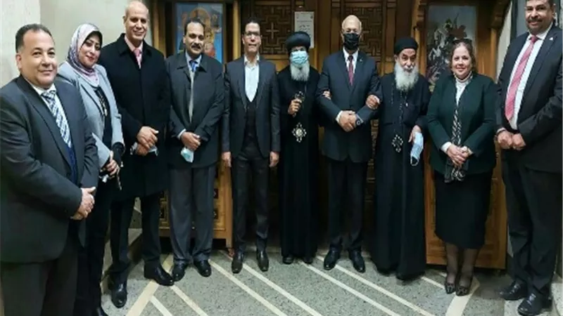 رئيس جامعة بنها يهنئ الأنبا مكسيموس بعيد الميلاد المجيد