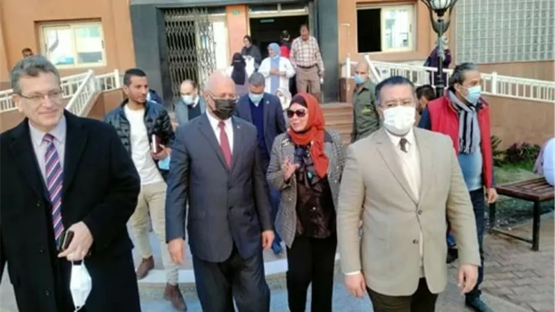 سوسه يتابع سير العمل بمستشفيات جامعة بنها.. صور