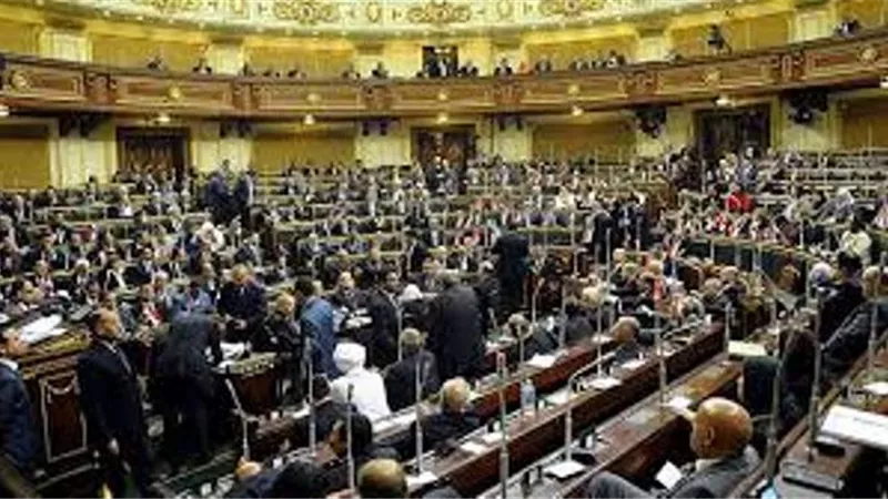 لأجل عيون المحررين البرلمانيين.. وضع لوجو مجلس النواب على شاشة العرض
